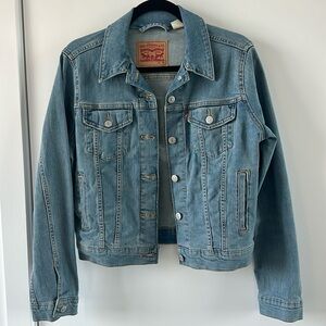 Levi’s Denim Jacket. Size Medium.